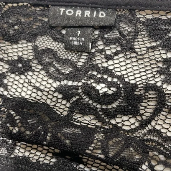 Torrid Lace Sleeve V Neck Dressy Top Long Lace Sleeves SZ 1  1X Black - Picture 4 of 7